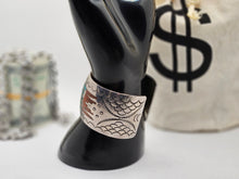 Load image into Gallery viewer, Beautiful Native American Vintage Sterling Silver Jewelry Cuff Turquoise Inlay