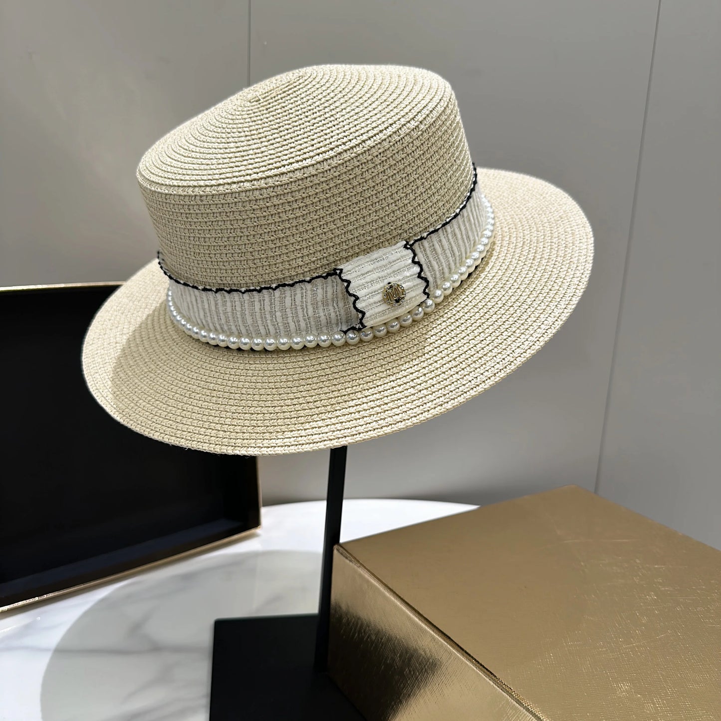 Women's hat female Hepburn style straw hat spring and summer new flat top hat French retro sun hat net red same style straw hat