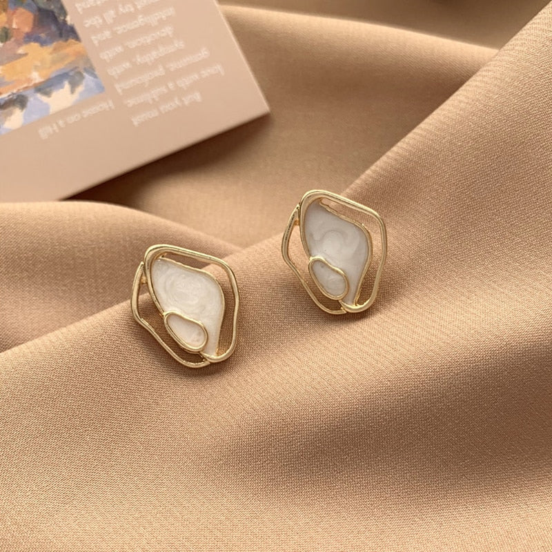 Exquisite Gold Earrings Latest Fashion Simulated-Pearl Versatile Stud Earrings Elegant Ladies Jewelry Ear Ring