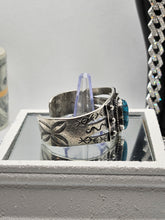 Load image into Gallery viewer, Southwestern Navajo Turquoise Stone Vintage Sterling Silver Open Cuff Bracelet
