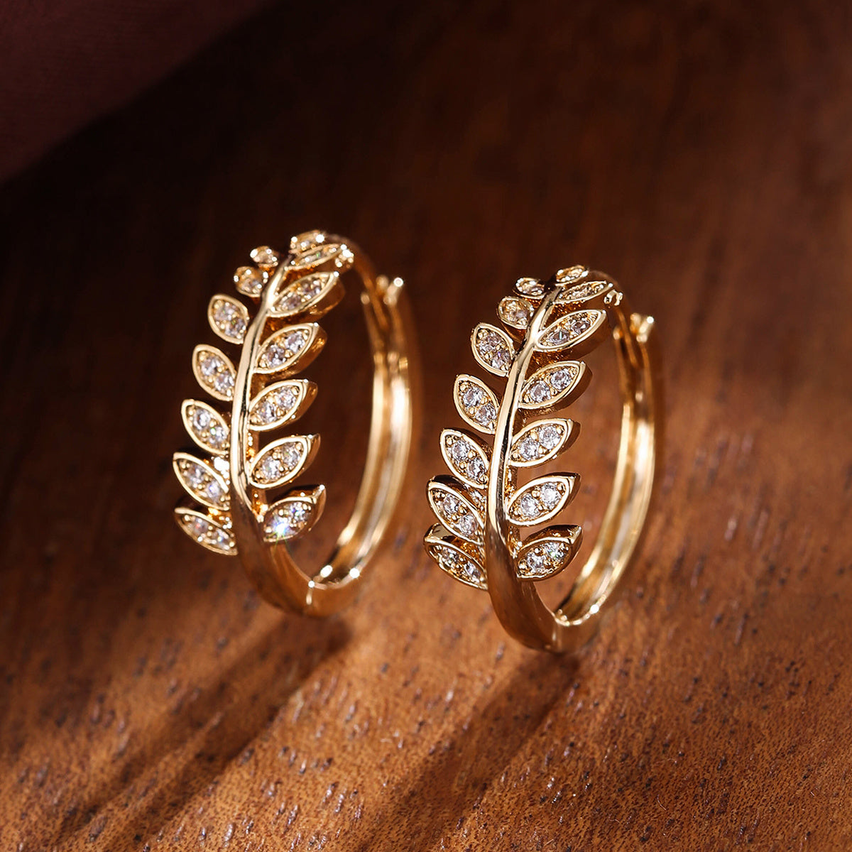 Leaf-Shaped Hoop Huggie Earrings Inlaid zirconia 18K Gold Plated Holiday Jewelry For Women Girls 1Pair