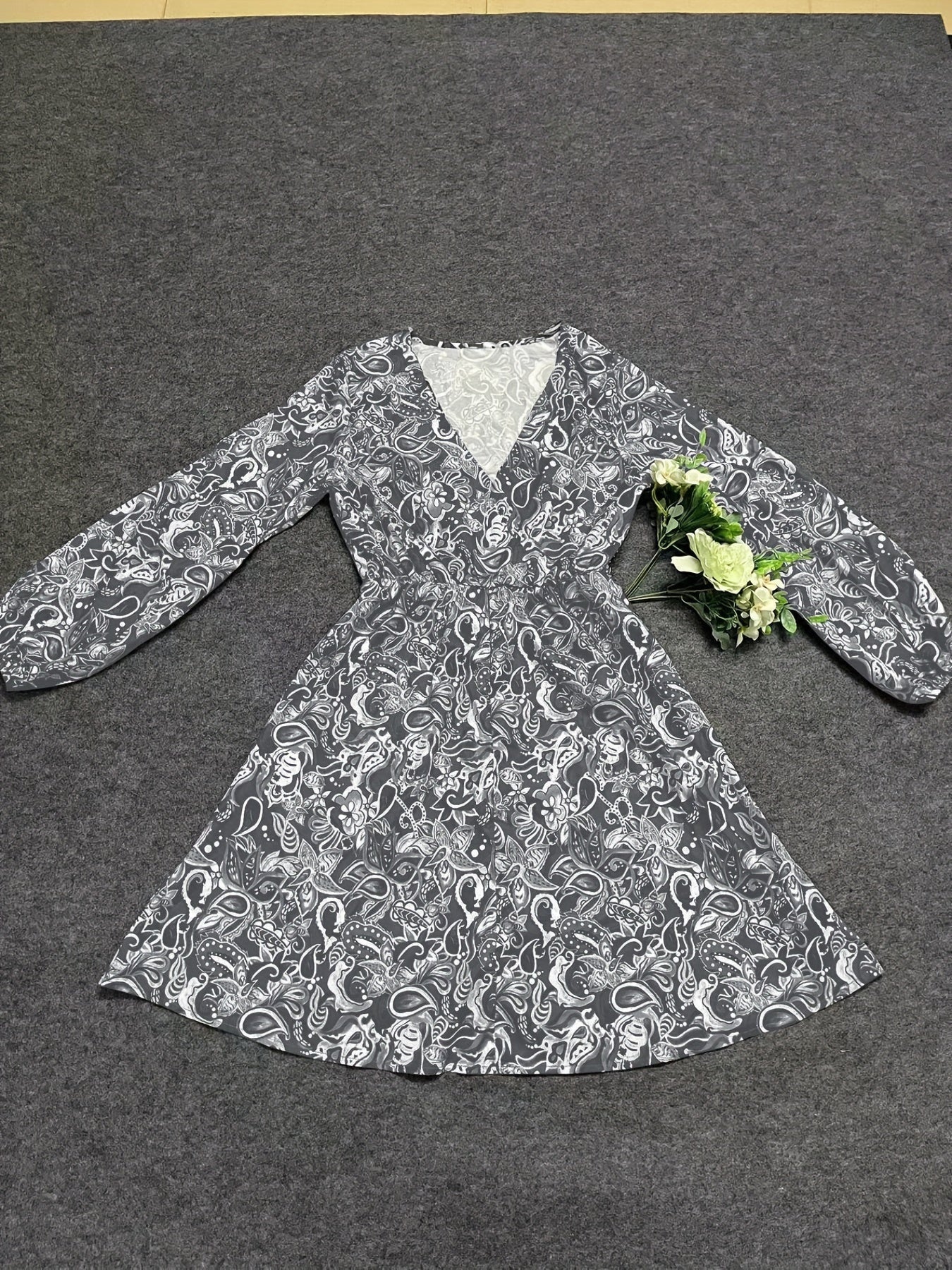 Chic Paisley Print Drawstring Dress - Alluring Surplice Neckline & Adjustable Long Sleeves - Figure-Flattering Womens Clothing for Versatile Style