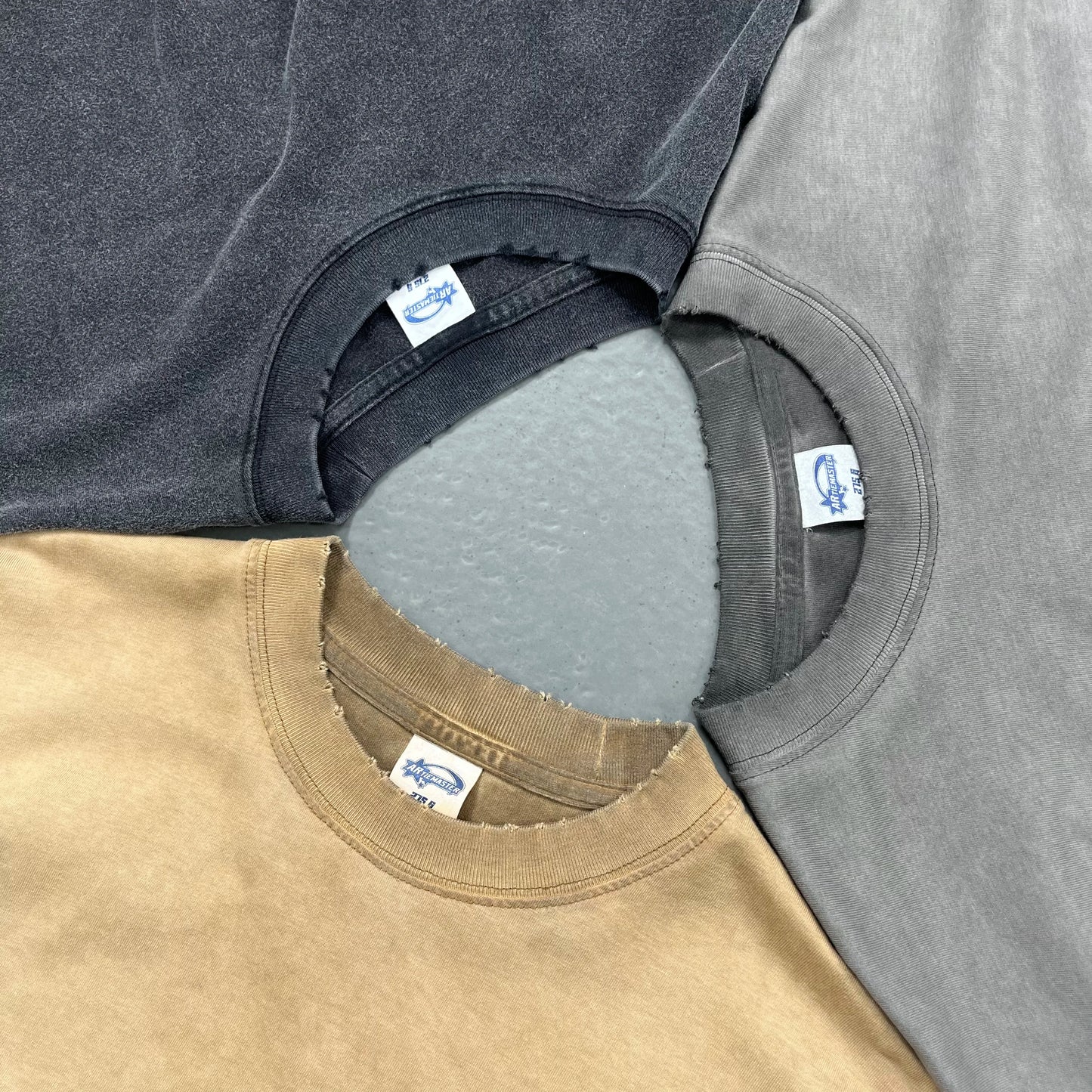 Long-sleeved t-shirt with bottom color