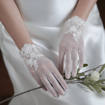 Wedding Bridal White Gloves Handmade Soft Tulle Lace Appliqued Short Brides Gloves Women Pageant Prom Perform Handschuh