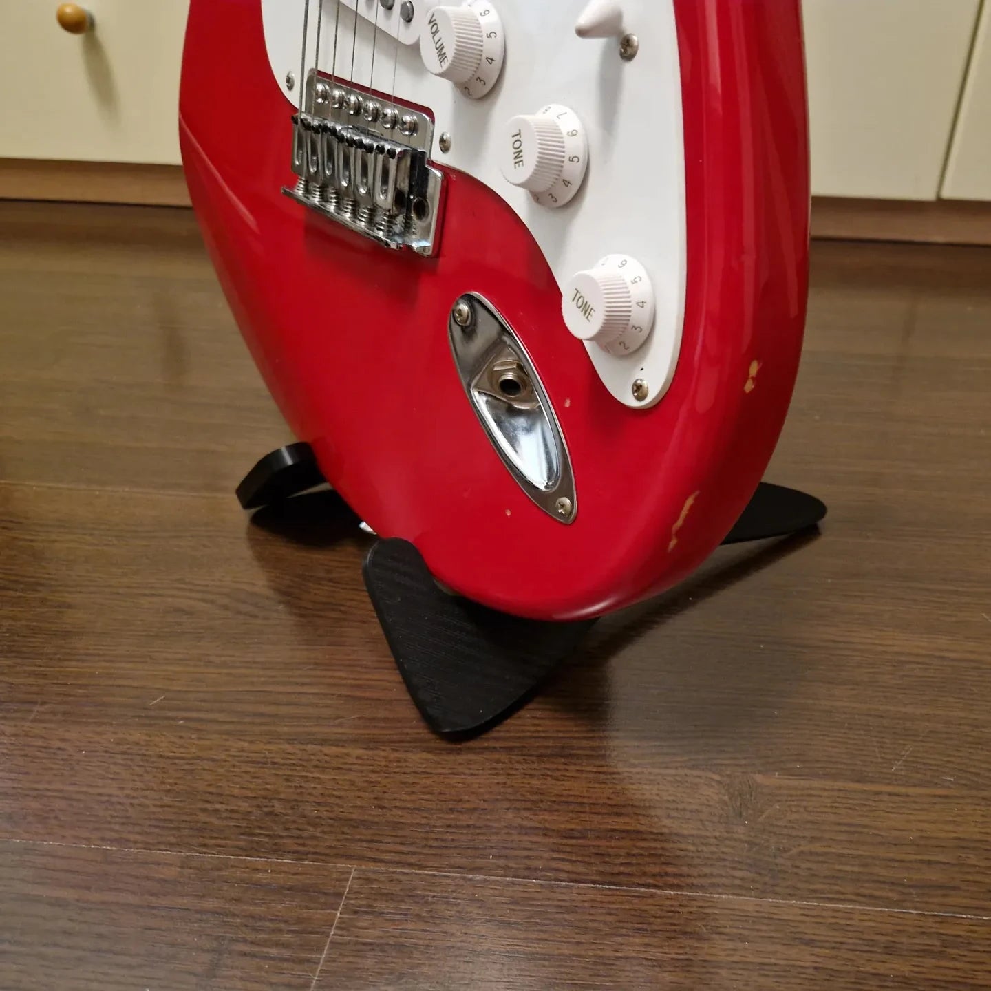 1 Piece Guitar Stand, Musical Instrument Protection, Convenient Storage, Suitable for All Types of Guitar