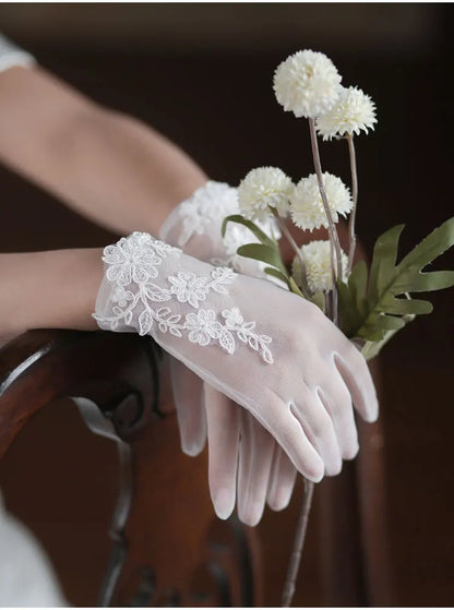 Wedding Bridal White Gloves Handmade Soft Tulle Lace Appliqued Short Brides Gloves Women Pageant Prom Perform Handschuh
