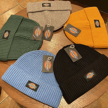 D Men's and Women's Warm Knitted Hats are Essential Warm Hats for Spring and Winter Seasons