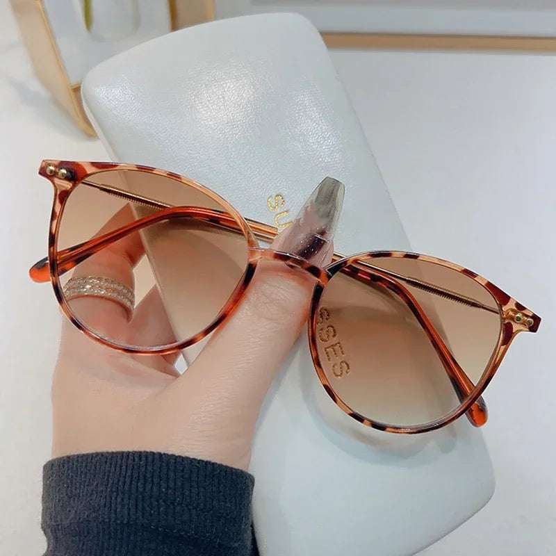 Women Trendy Shade Sunglasses Outdoor Driving Eye Protection Goggles Unisex UV Protection Eyeglasses Óculos De Sol for Female