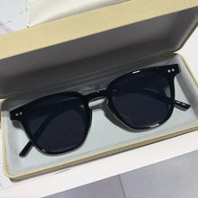 Load image into Gallery viewer, New Vintage Square Sunglasses Women Men Luxury Brand Small Round Sun Glasses Female Small Eyewear Oculos De Sol for Male Female
