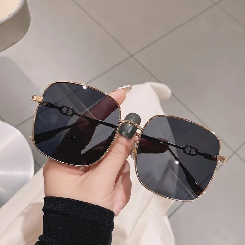 Sunglasses for Women Fashion Square Frame Beach Gradient Sunglass Fashion Eyewear UV400 Eyeglasses
