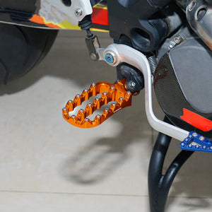 NICECNC Motorcycle Footpegs Set with Bolts Aluminum Stainless Steel for KTM 690 Enduro/R 2008-2023 4.21" x 2.44"