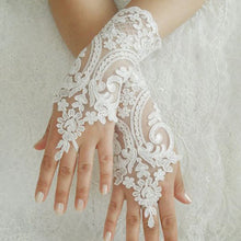 Load image into Gallery viewer, New Women Wedding Fingerless Gloves Lace White Black High Quality Wedding Gloves Mittens Accessory Girl Party Sexy Gloves Guante
