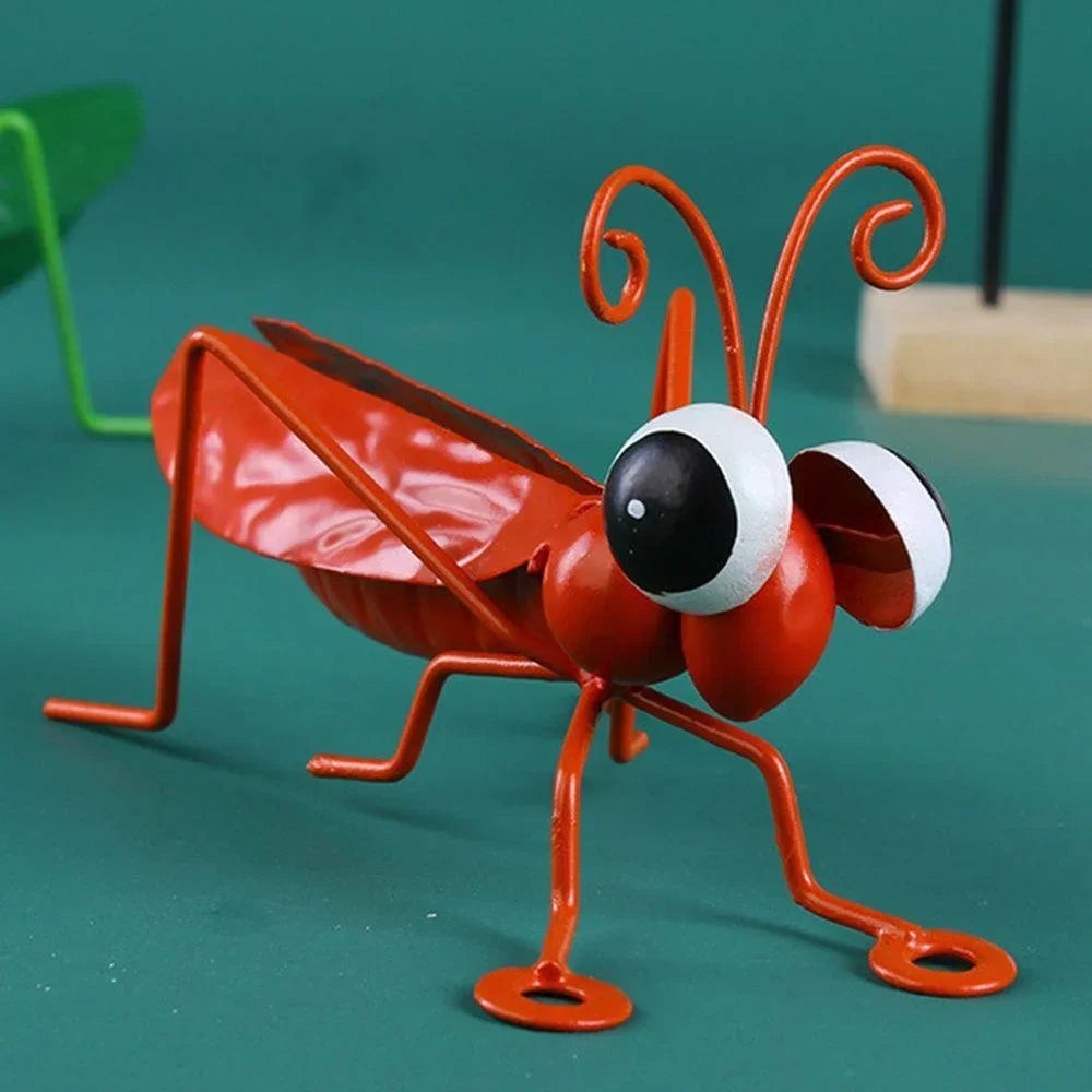 Garden Cute Metal Grasshopper Figurine Decor Outdoor Tree Wall Art Garden Grasshopper Statues Decoration For Yard Patio Backyard