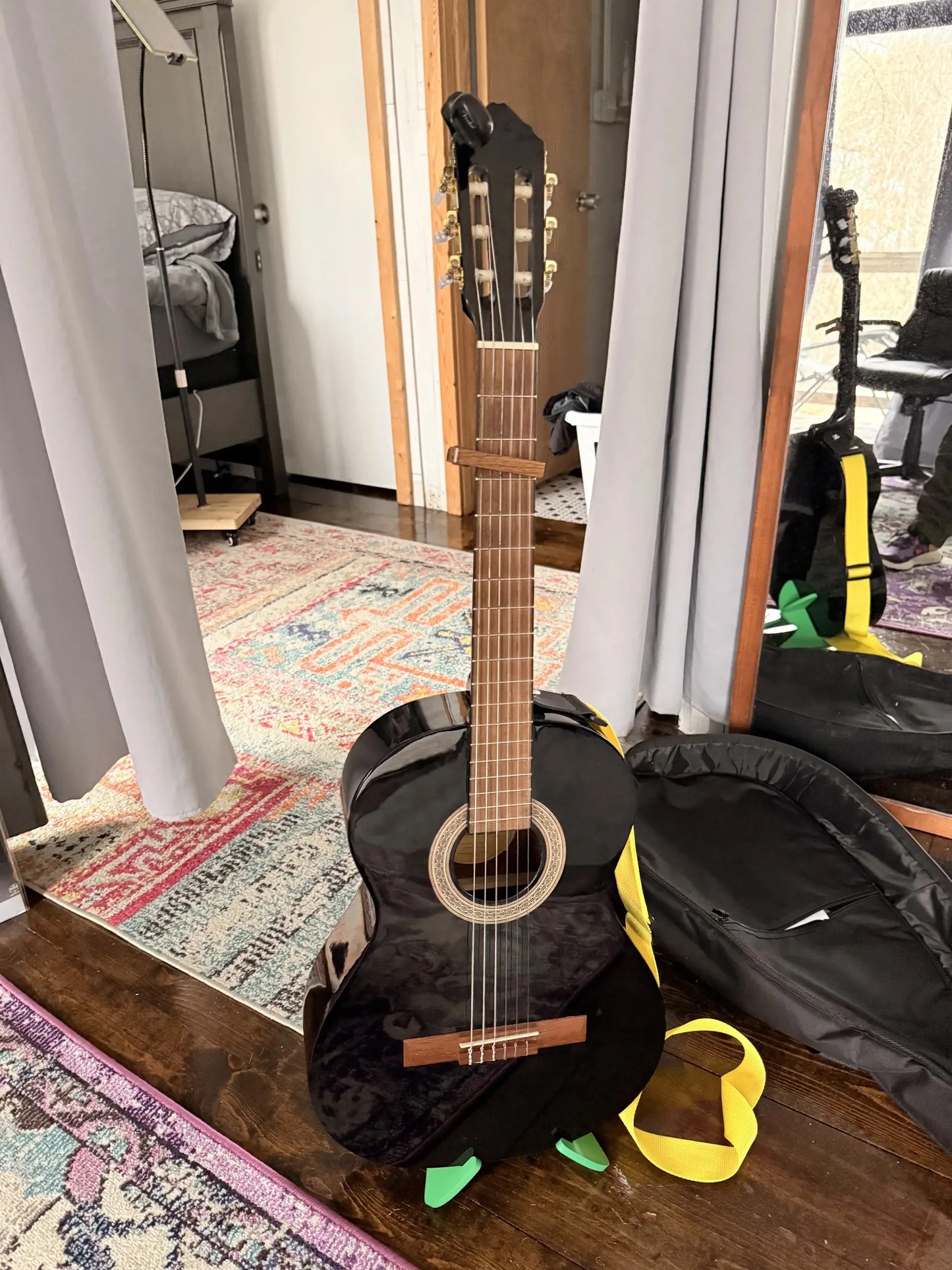 1 Piece Guitar Stand, Musical Instrument Protection, Convenient Storage, Suitable for All Types of Guitar