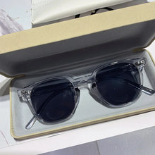Load image into Gallery viewer, New Vintage Square Sunglasses Women Men Luxury Brand Small Round Sun Glasses Female Small Eyewear Oculos De Sol for Male Female
