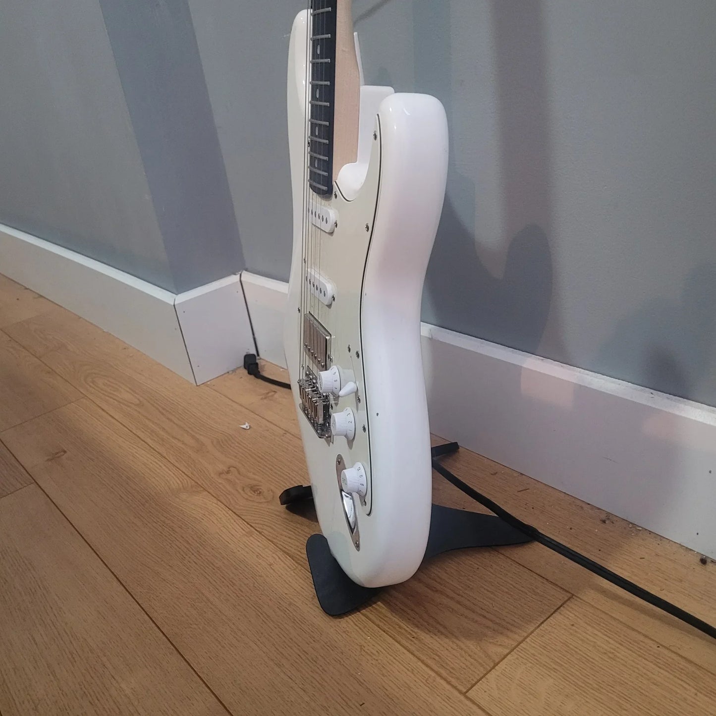 1 Piece Guitar Stand, Musical Instrument Protection, Convenient Storage, Suitable for All Types of Guitar