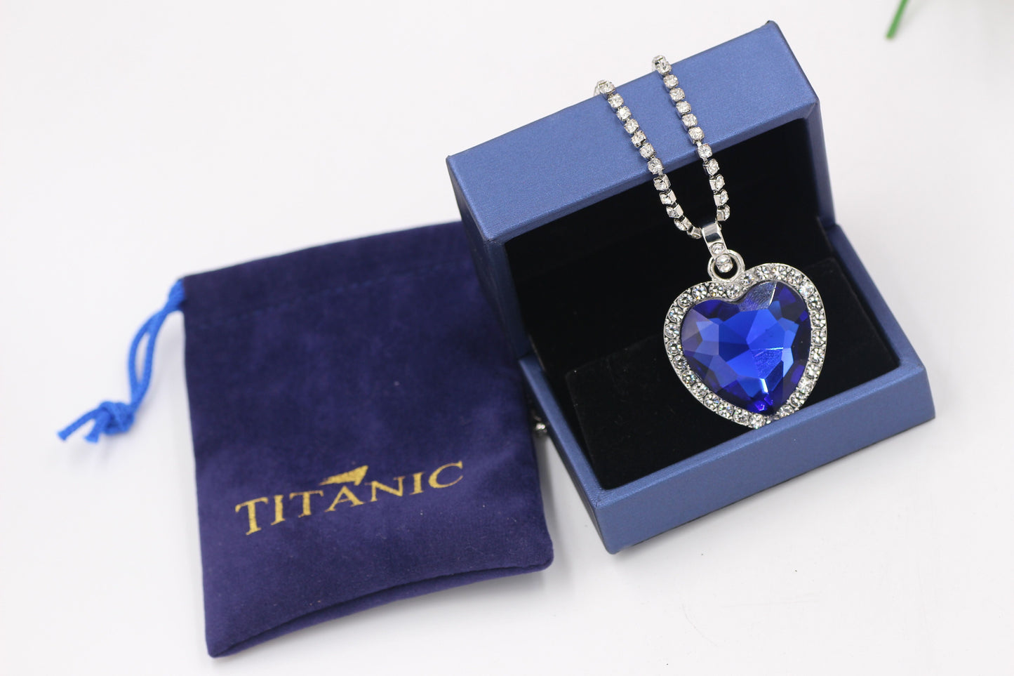 Titanic Heart of the Ocean Necklace Blue Heart Love Forever Pendant Necklace for Women Velvet Box Jewelry Gifts Movie Memorabilia